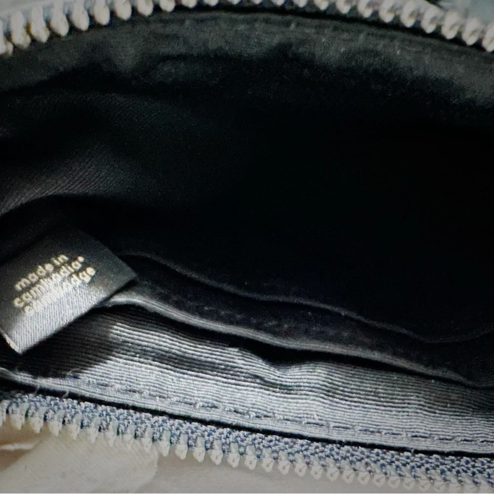 Coach Embossed Black Wristlet new without tags - Picture 16 of 17